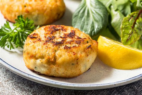 How Much Protein in a Crab Cake: A Culinary Exploration of Seafood Nutrition and Beyond